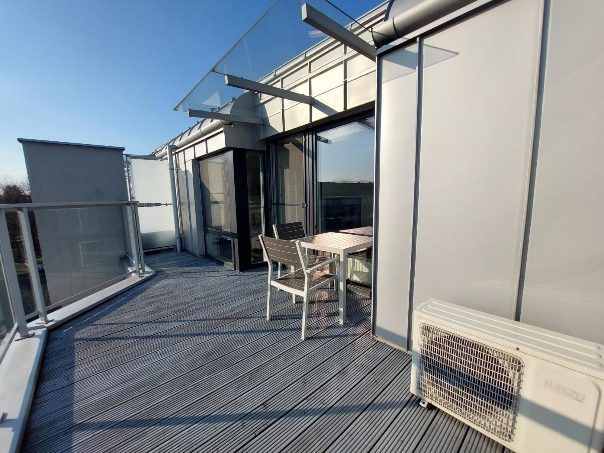 Modern With Air Conditioning And Parking In Cracow By Renters Apartment Krakow