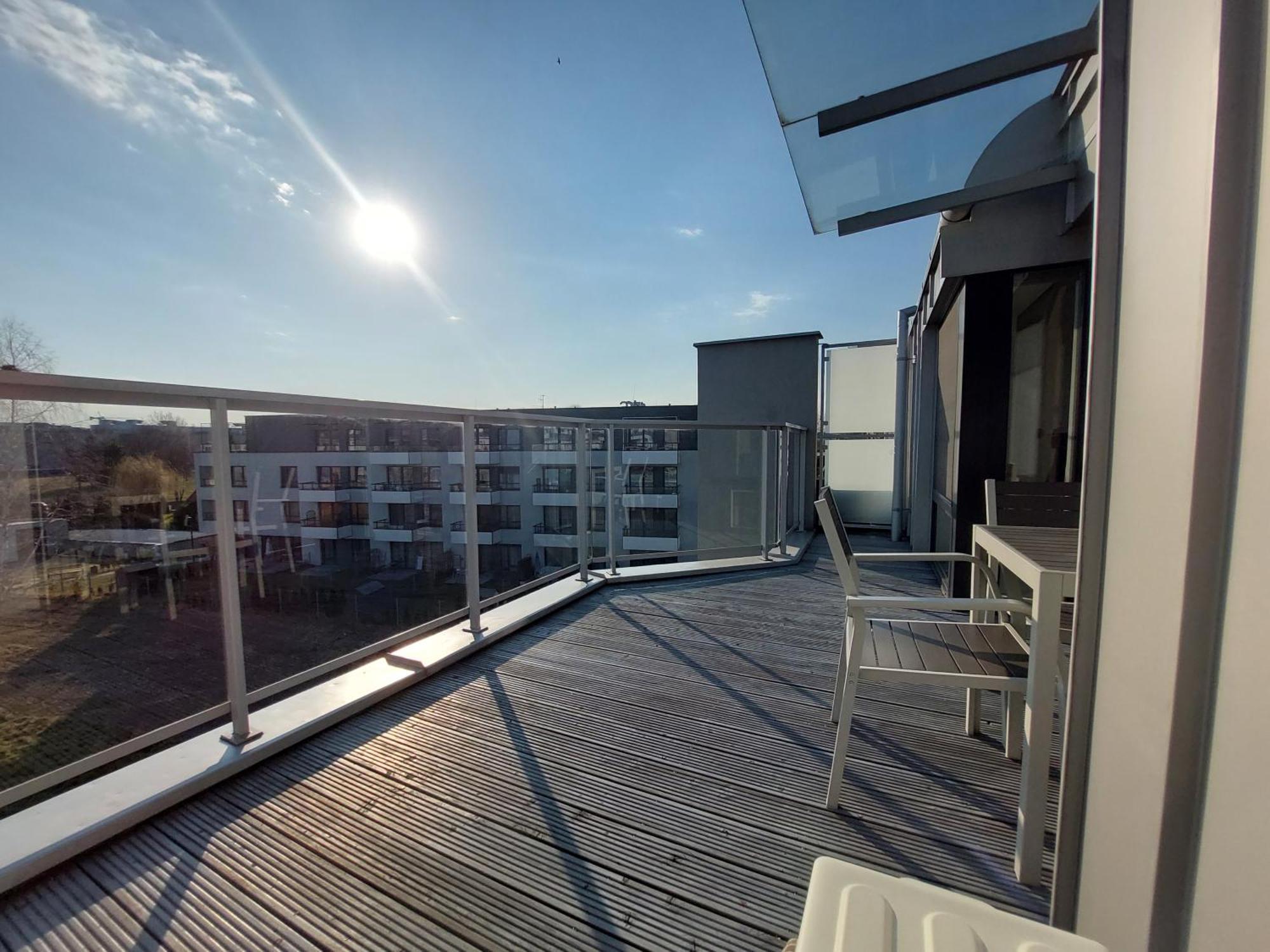 Modern With Air Conditioning And Parking In Cracow By Renters Apartment