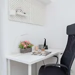Modern Apartment With Air Conditioning And Parking In Cracow By Noclegi Renters