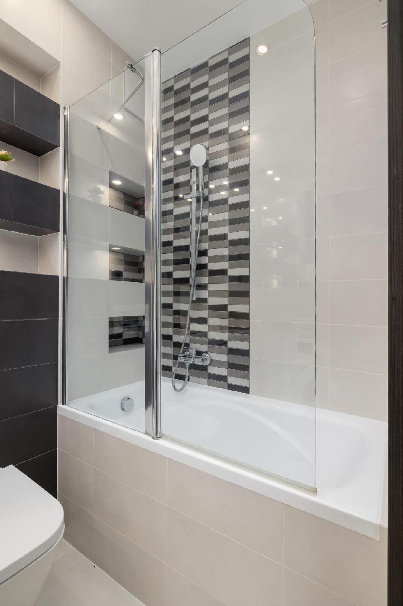 Modern With Air Conditioning And Parking In Cracow By Renters *