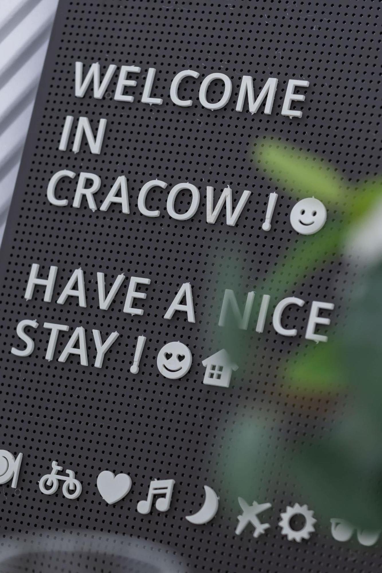 Modern With Air Conditioning And Parking In Cracow By Renters Apartment *